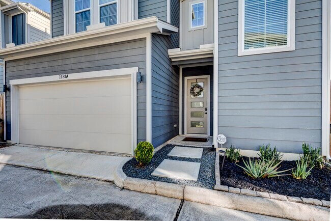 1181 W Tidwell Rd