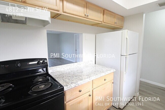 Photo - 4812 27th St W
