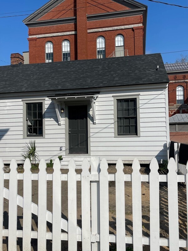 Building Photo - 114 W Anderson St Rental