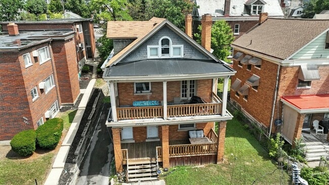 Building Photo - 7 bed/2 bath on Atkinson, Mins. from UC for Only $700/pp ($4900/mo)!