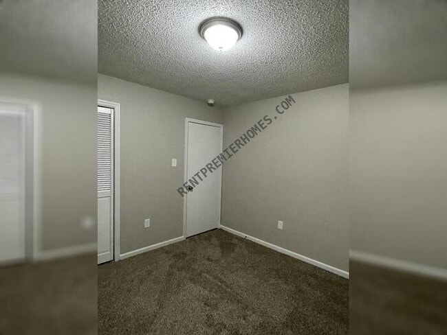 Building Photo - 3 Havenwood Ln