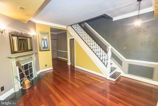 Photo - 730 6th St NE