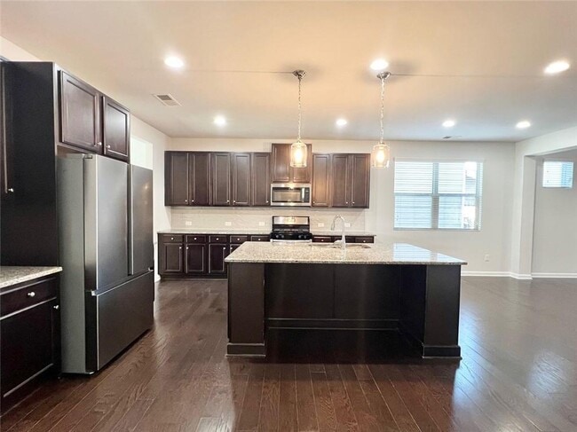 Photo - 370 Broadmoor Dr