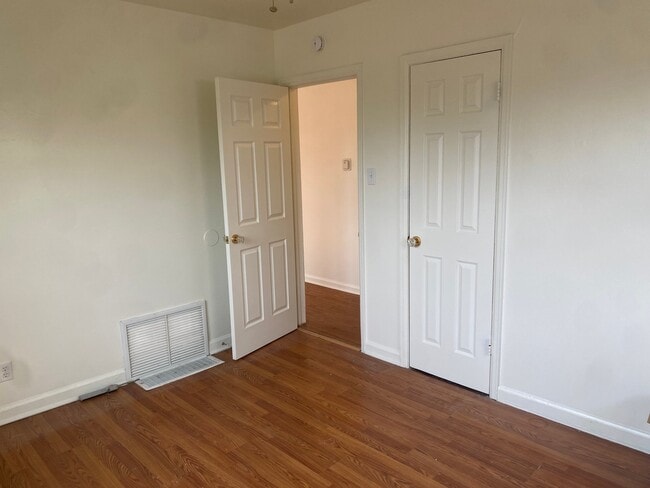Photo - 707 W 16th St
