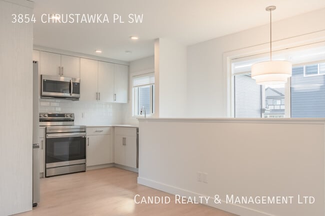 Building Photo - ABOVE GARAGE GARDEN SUITE IN CHAPPELLE