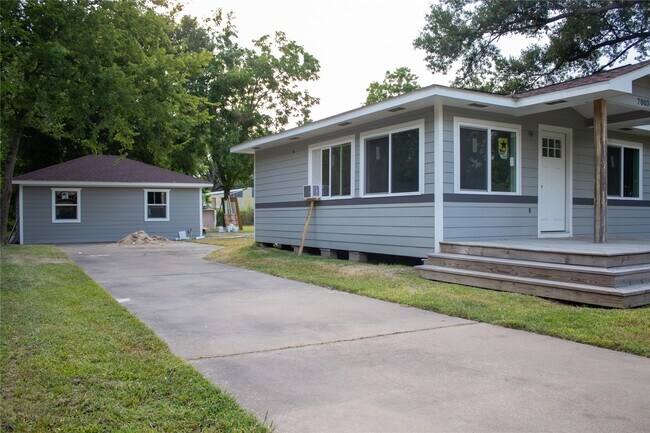 Photo - 7003 Hoffman St