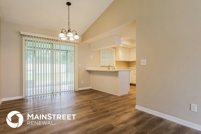 Photo - 2120 Redleaf Dr