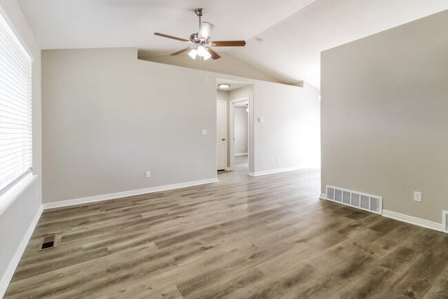 Photo - 2114 Juniper Dr