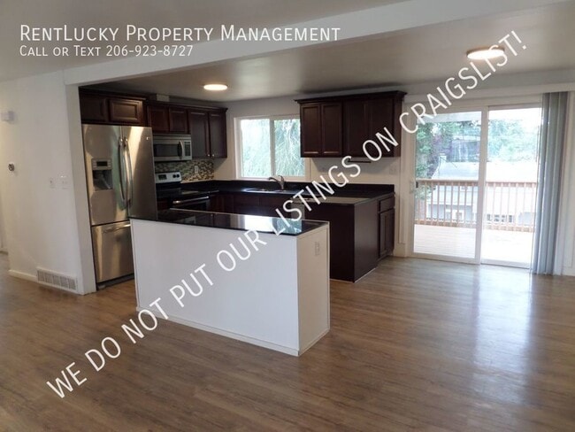 Photo - Updated and HUGE 5 Bedroom Federal Way Hom...