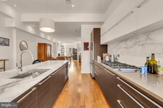 Photo - 1207 Girard St NW Unidad 2