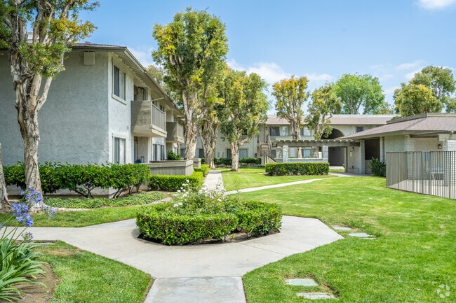 Strada Apartments