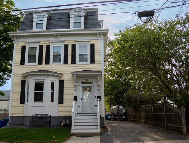 Building Photo - 17 Emerson St Unit 1