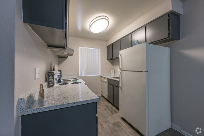 1BR, 1BA - 680SF - Kitchen