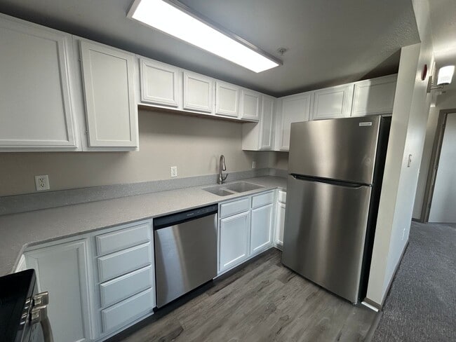Building Photo - Solid surface countertops, stainless steel... Unit 2027-301 Rental
