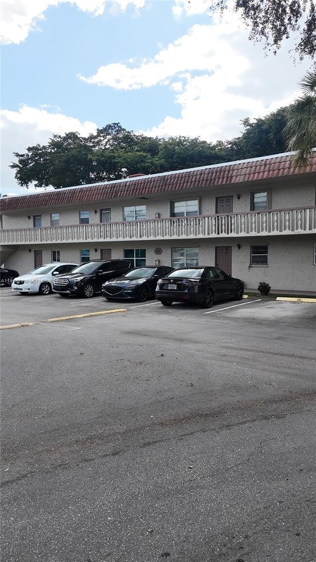 Building Photo - 3777 NW 78th Ave Unit 11G