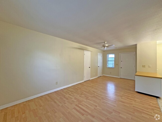 Building Photo - 1021 SE Monterey Rd Rental
