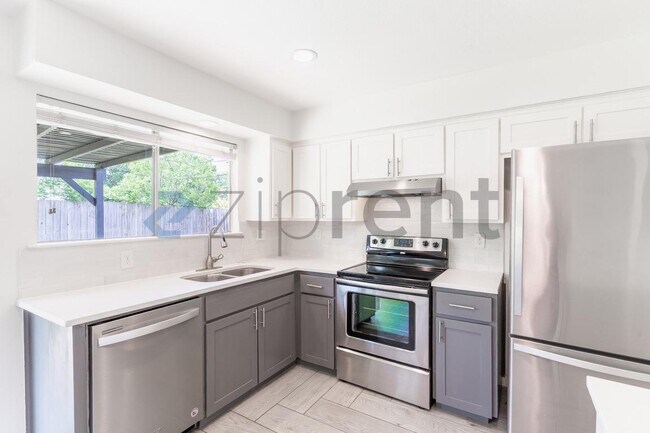 Photo - 2311 Singletree Ave