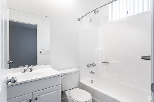 2BR, 2BA – 1100 SF - #102