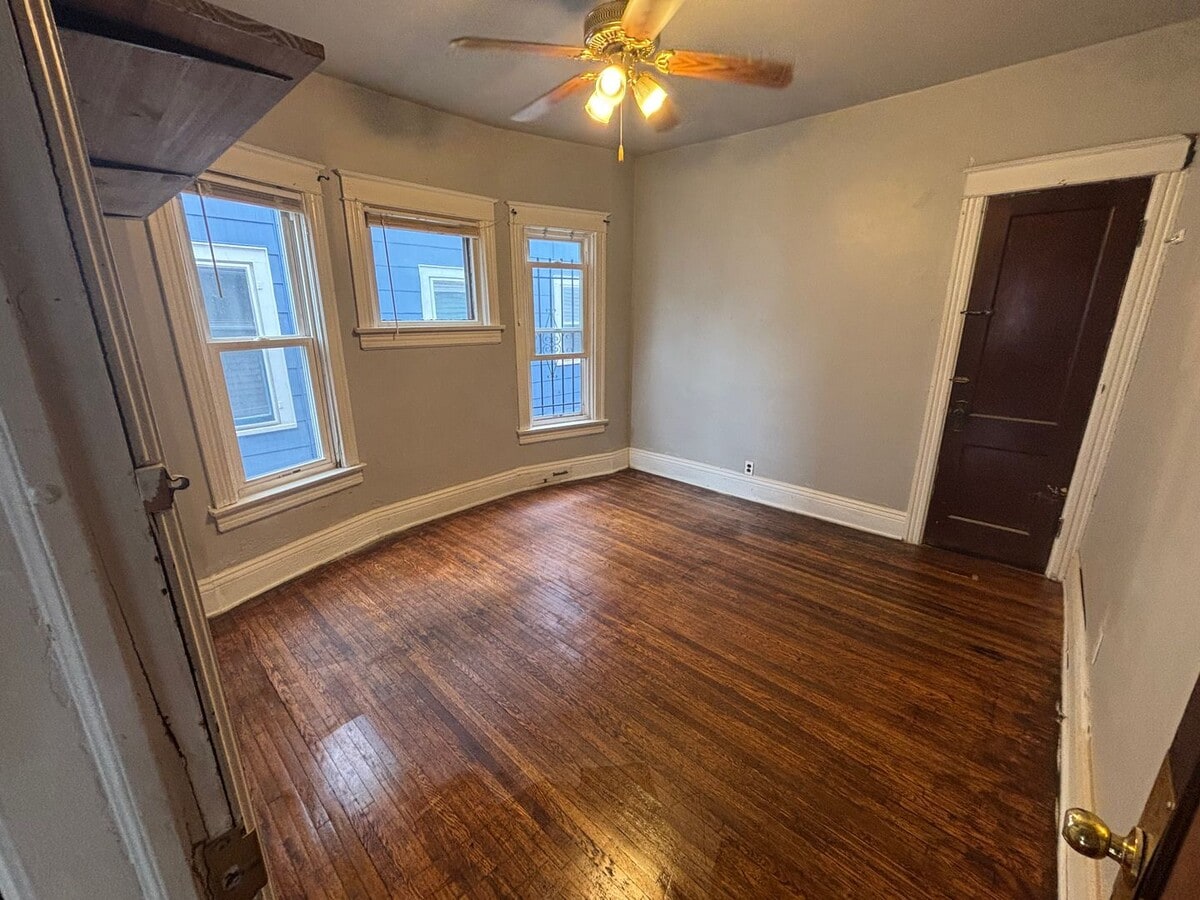 Photo - 172 Hedley Pl Unit LOWER