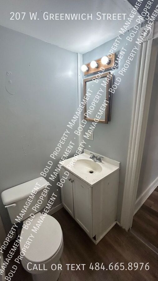 Photo - 207 W Greenwich St Unit 3