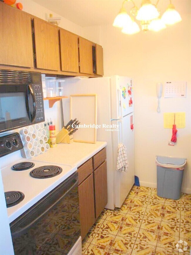 Building Photo - 37 Belmont St Unit 37A Rental