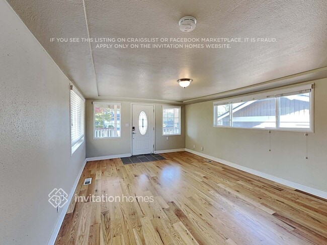 Photo - 825 98th St S