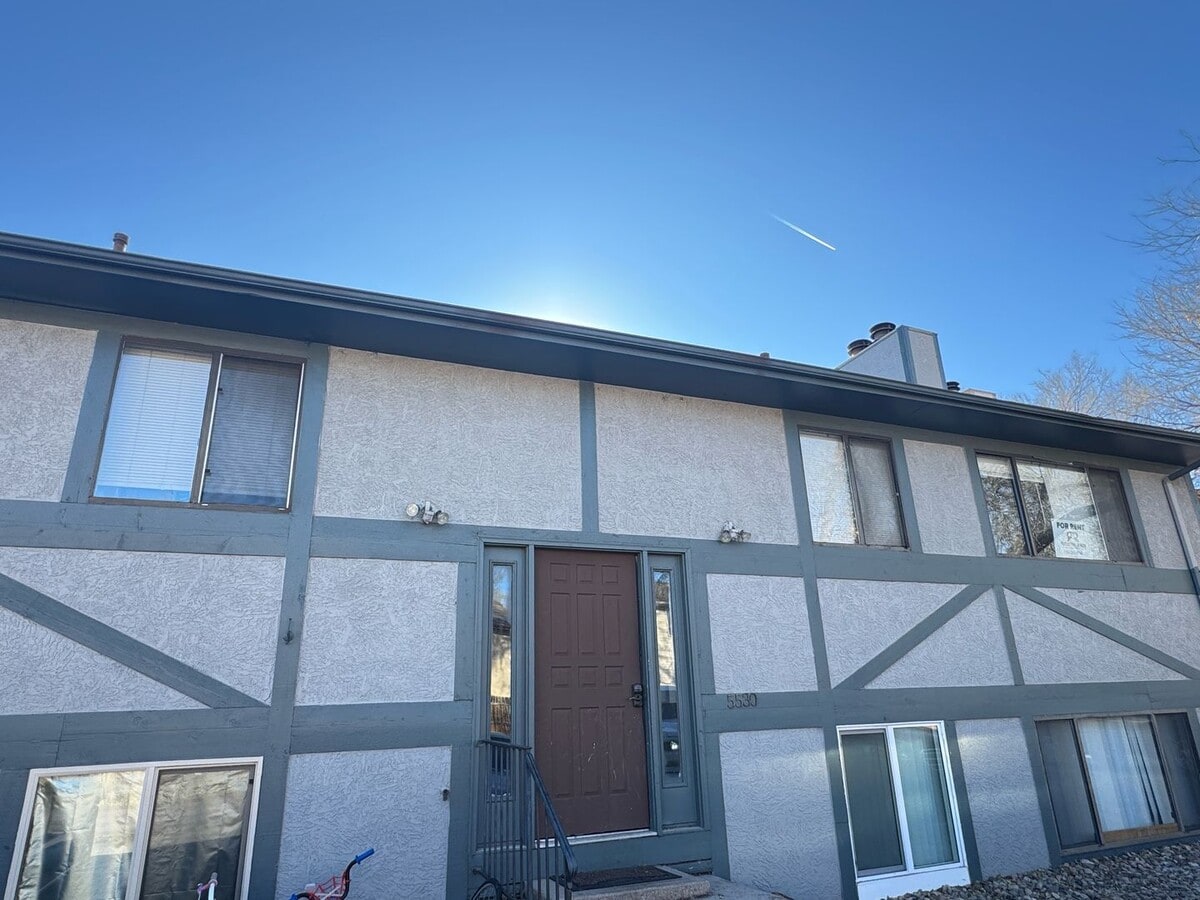 2 Bedroom 1 bath close to Powers Corridor - 2 Bedroom 1 bath close to Powers Corridor Apartment Unit Bowden  D