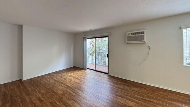 Photo - 4071 McLaughlin Ave Unidad 8