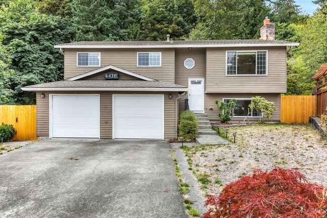 Building Photo - Three bedroom plus bonus room, and 2.5 bat... Rental