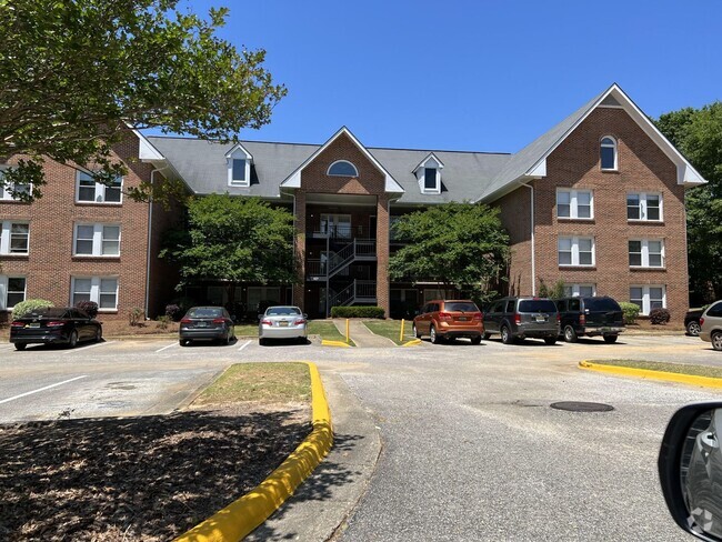 Building Photo - Deerfield II Condominiums 429-06 Unit 6