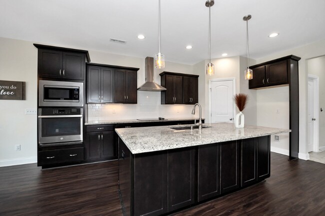 Photo - 141 Slade Thomas Dr