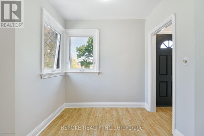 Photo - 70 Jopling Ave N