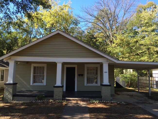 Building Photo - 831 Watkins St