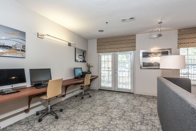 Photo - 5800 Woodway Dr Apartment Unit 0435
