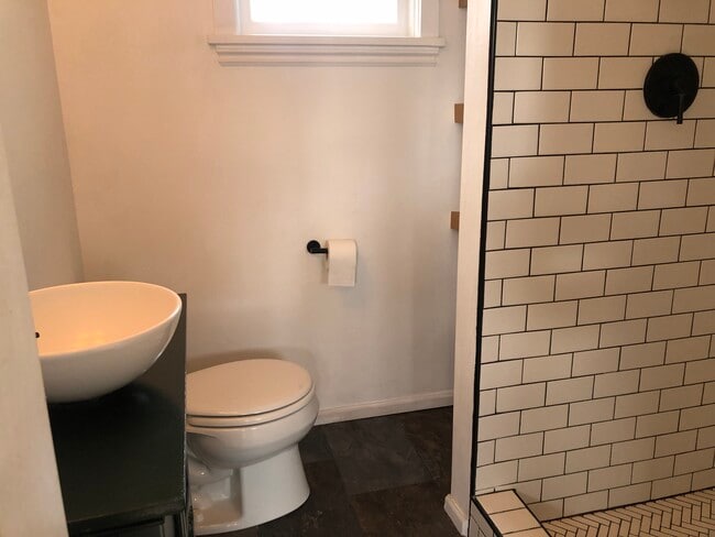 Photo - 750 NW Charlotte St