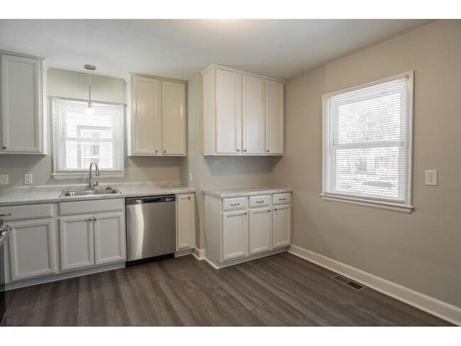 Photo - 5247 Dupont Ave N