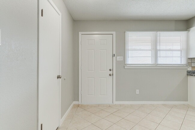 Photo - 4916 46th St