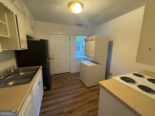 Photo - 253 Springdale St