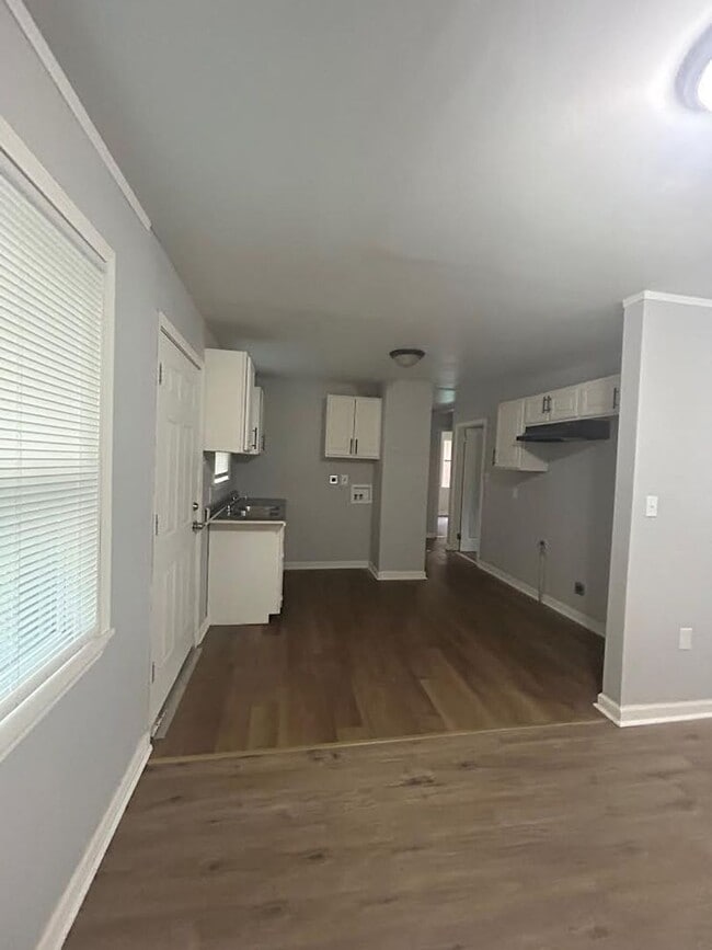 Photo - 371 Modder Ave