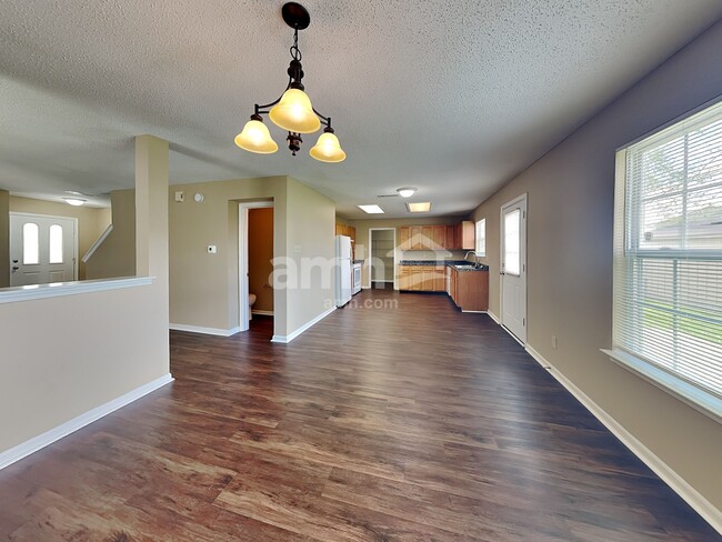 Photo - 356 Winterset Way