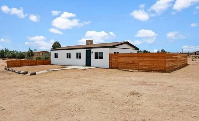 Building Photo - Newly Remodeled 2 Bed 2 Bath Home!