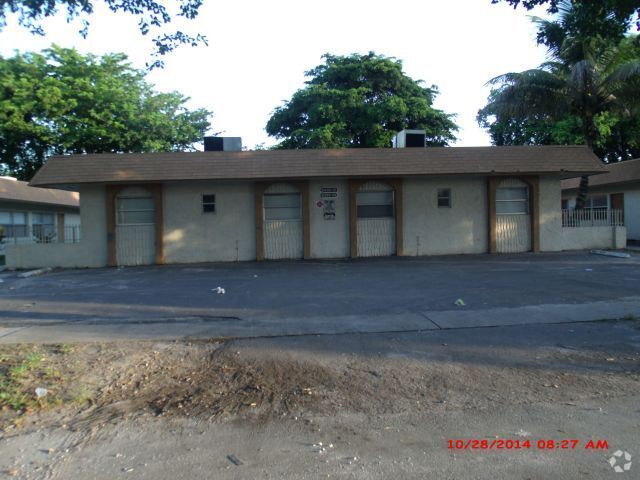 Building Photo - Large 2-1 with central air Rental