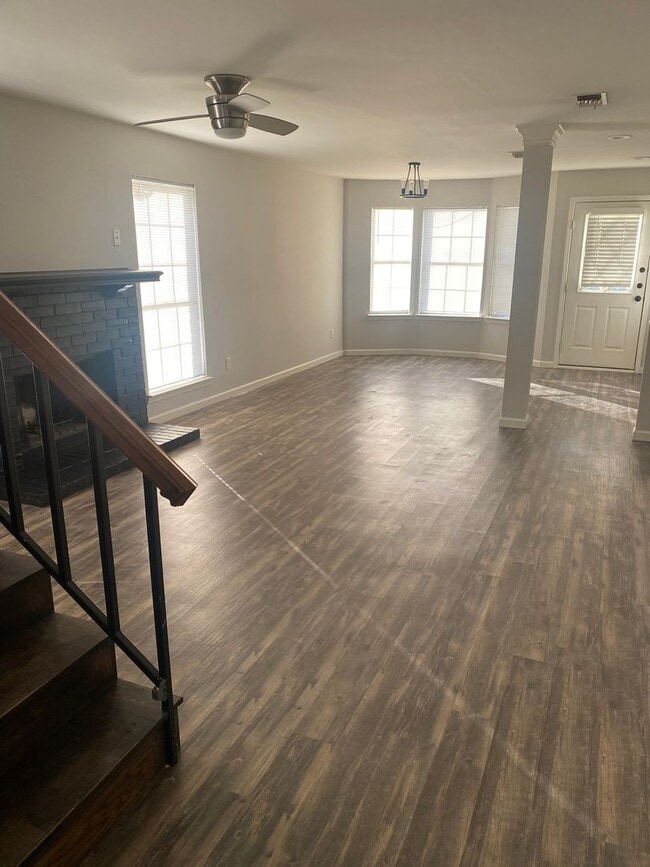 Photo - 318 Spanish Moss Dr