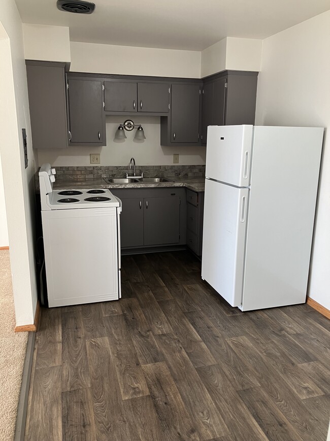 Parkside Pool Apartments