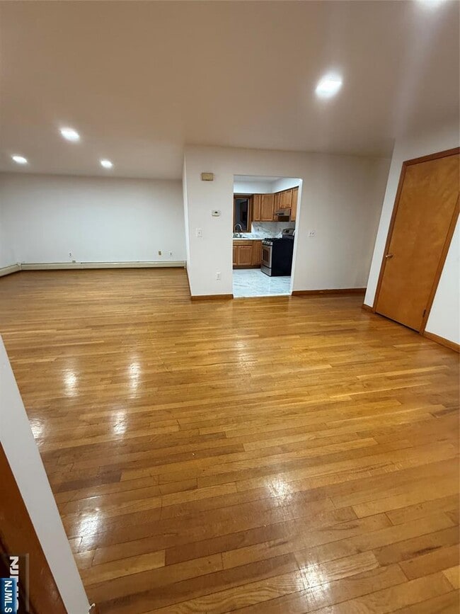 Photo - 967 E 23rd St