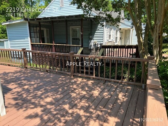Photo - 2219 Charlotte St