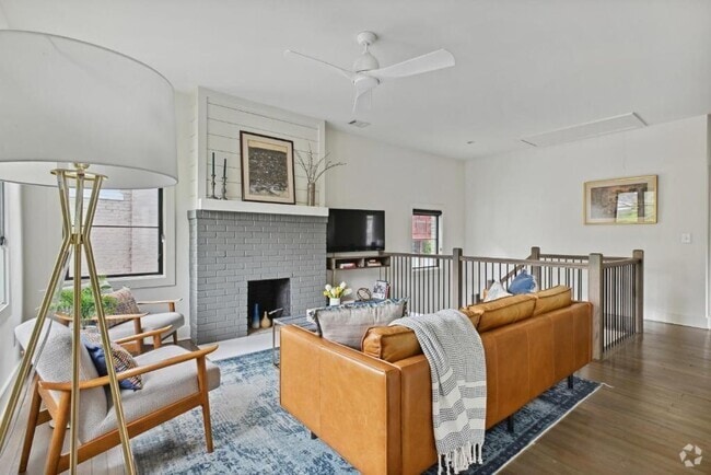 Building Photo - 634 Bonaventure Ave NE Unit 2 Rental