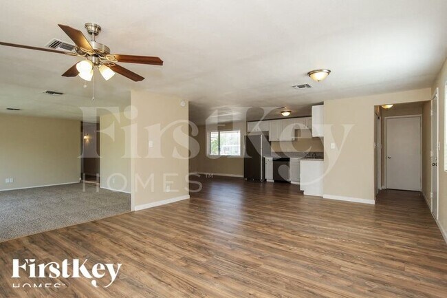 3826 W Griswold Rd