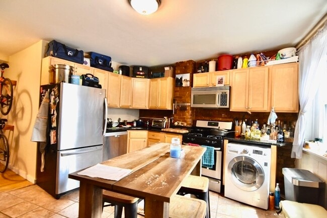 Building Photo - 17 Savin Hill Ave Unit 1 Rental
