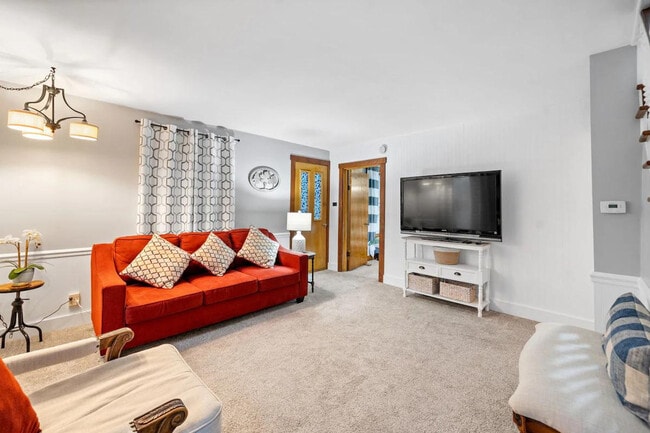 Building Photo - 208 E Spring St Unit ID1285017P